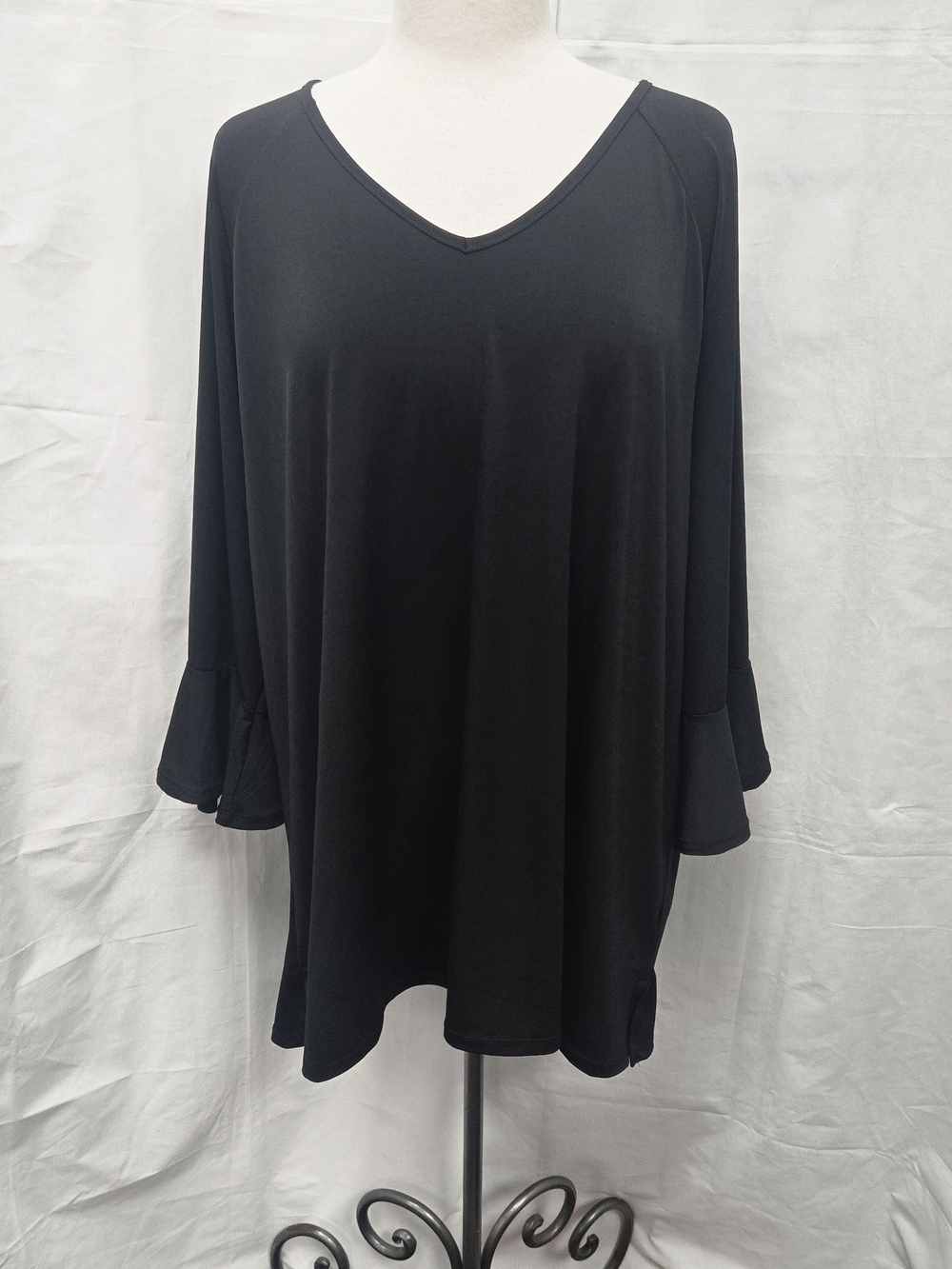Mountain Mamas Women's Black V-Neck Ruffle Sleeve Top